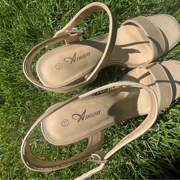 NIB Platform Sandals - Picture 3 of 9